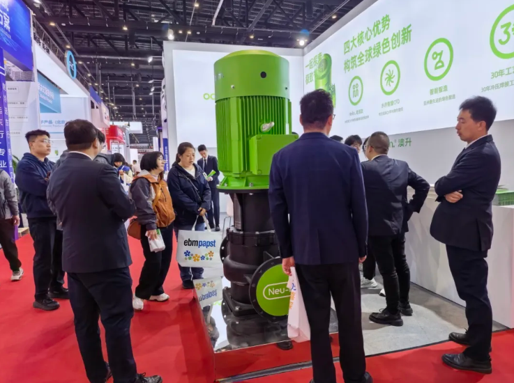 澳升泵业展位吸引了众多行业专家、工程商及终端用户的驻足交流